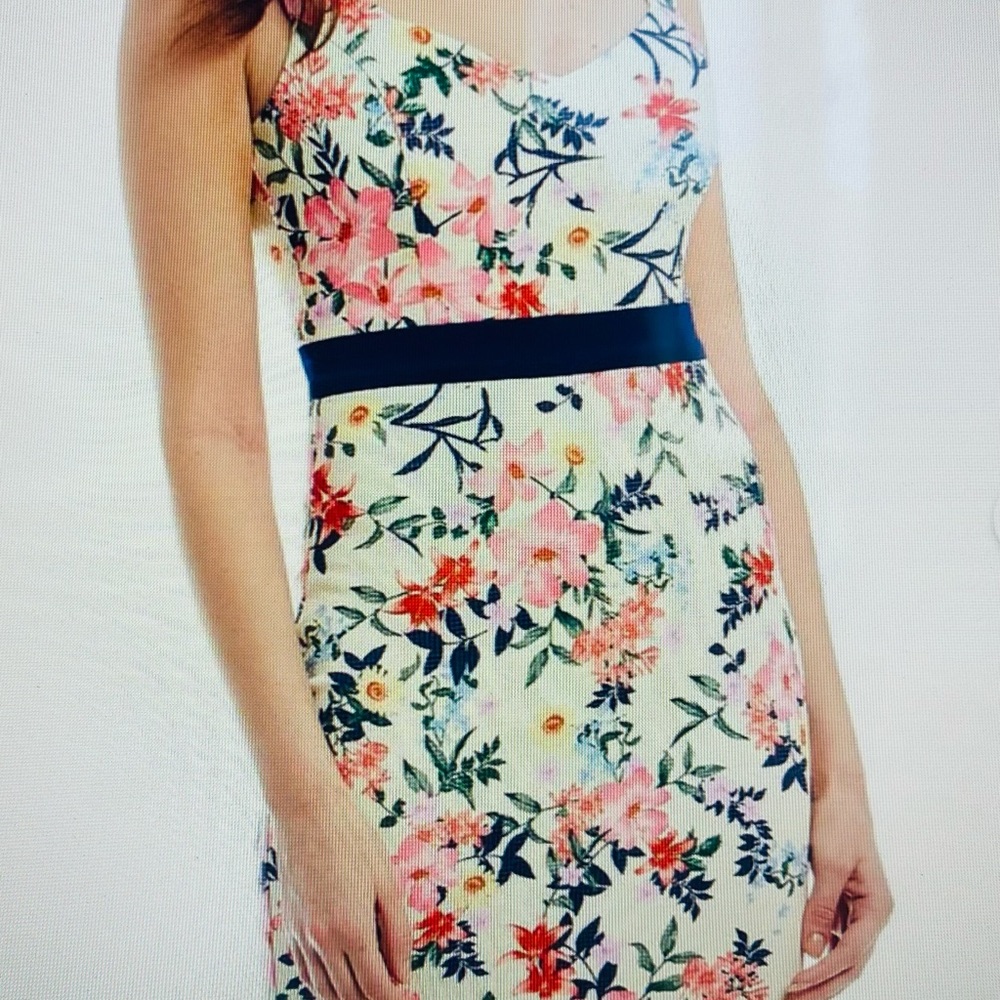Guess yellow floral mini, sz 8. NWT